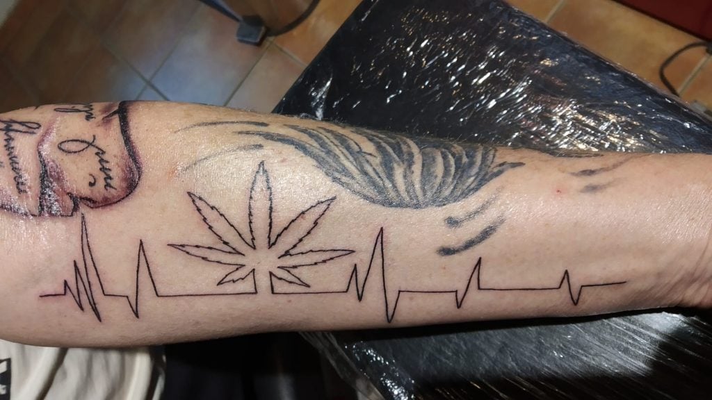 marihuana-hearthbeat-tattoo marihuana hearthbeat tattoo
